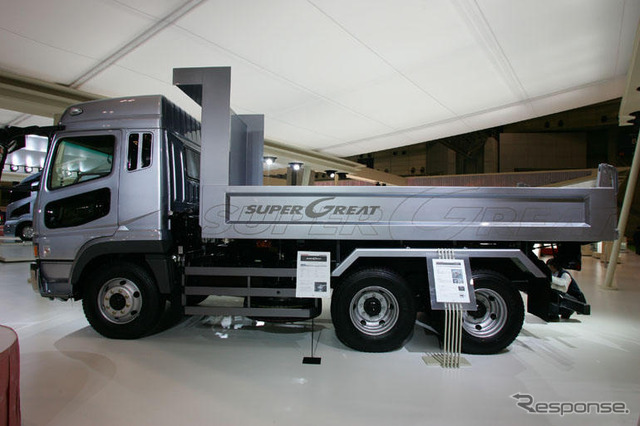 【東京モーターショー04】三菱ふそう スーパーグレートは積載量を拡大