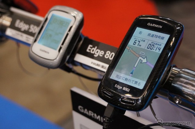 GARMINのEdge 800（右）とEdge 500