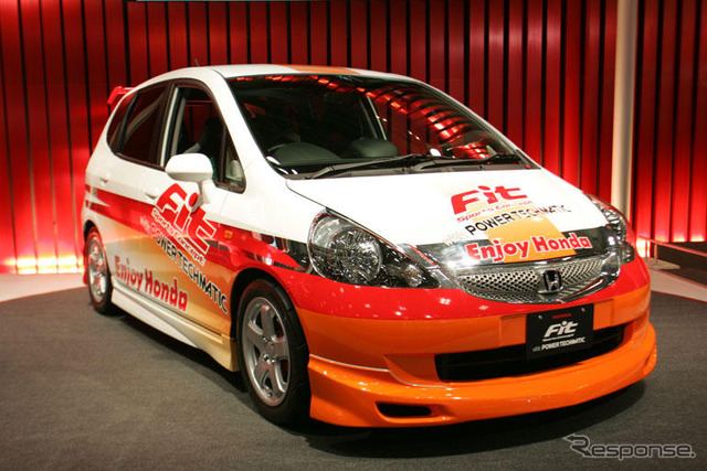 【東京モーターショー04】ホンダ フィットにサーキット用の自操車