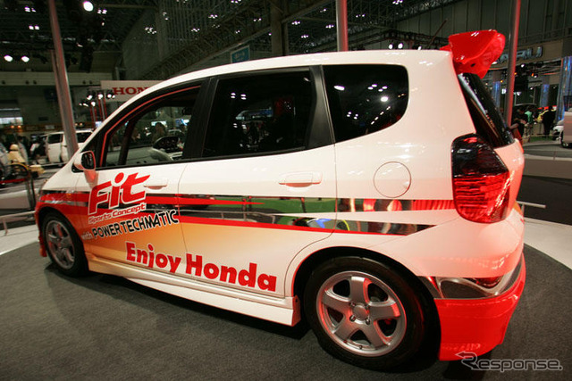 【東京モーターショー04】ホンダ フィットにサーキット用の自操車