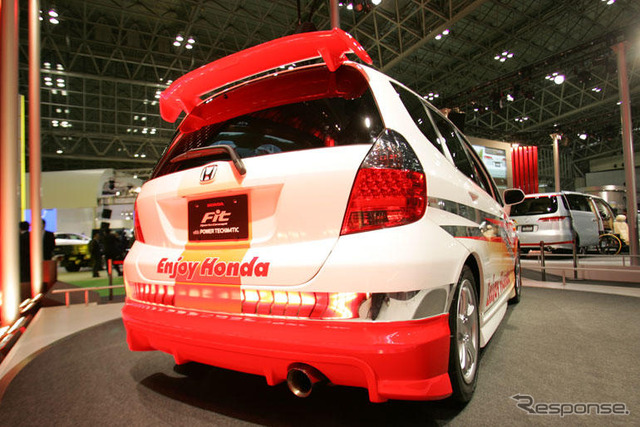 【東京モーターショー04】ホンダ フィットにサーキット用の自操車