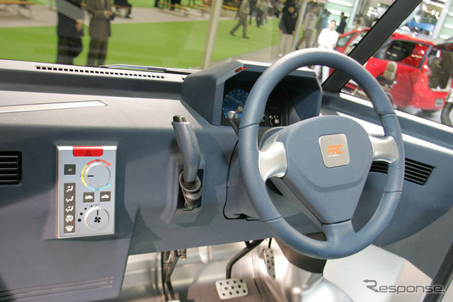 【東京モーターショー04】ダイハツ FRCはツールメーカーが似合う