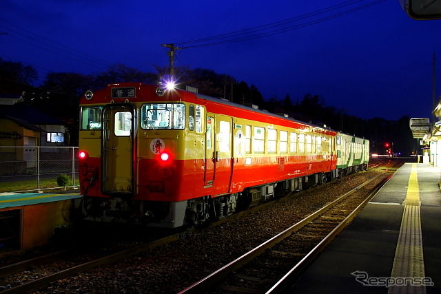 国鉄時代の気動車キハ40系が走る烏山線