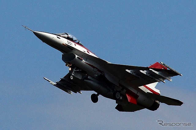 岐阜基地から参加のF-2戦闘機は初号機。今も各種テストに用いられている。
