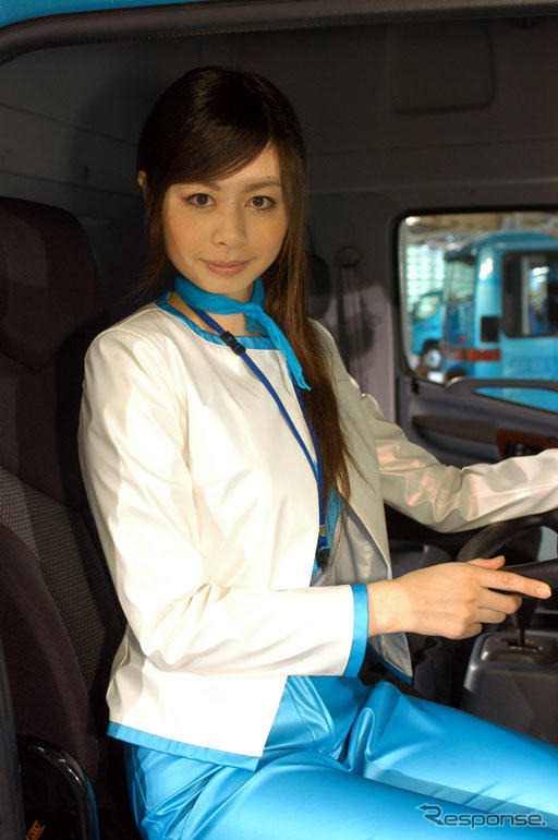 【東京モーターショー04】コンパニオン写真蔵…パートナーに