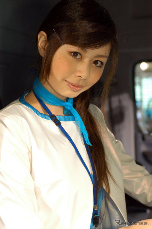【東京モーターショー04】コンパニオン写真蔵…パートナーに