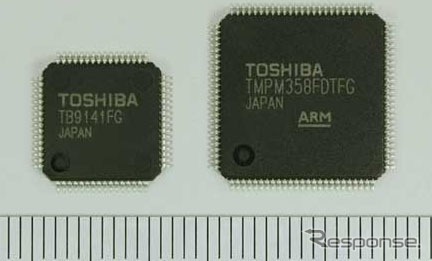 車載向けリチウムイオン電池監視チップセット 監視IC「TB9141FG」(左)/マイクロコントローラ「TMPM358FDTFG」(右)
