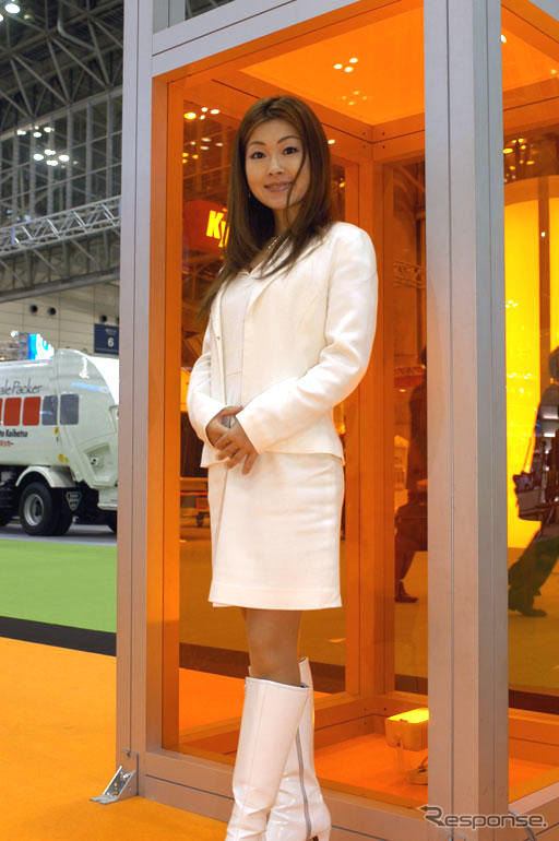 【東京モーターショー04】コンパニオン写真蔵…パートナーに