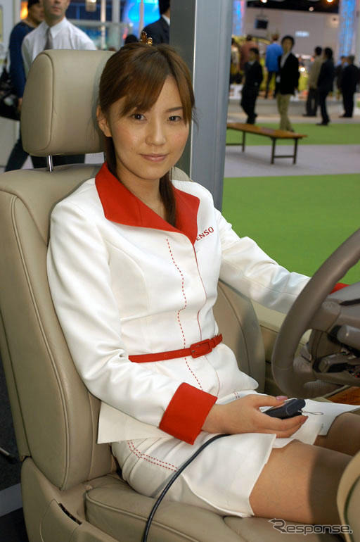 【東京モーターショー04】コンパニオン写真蔵…パートナーに