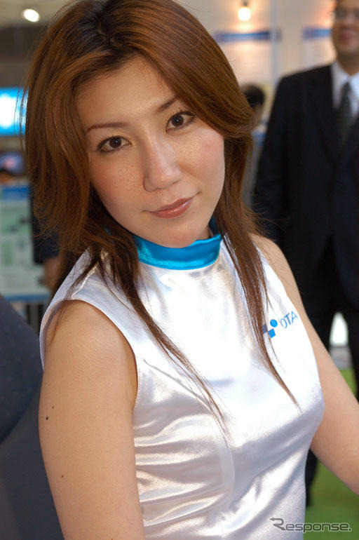 【東京モーターショー04】コンパニオン写真蔵…見ないでっ!