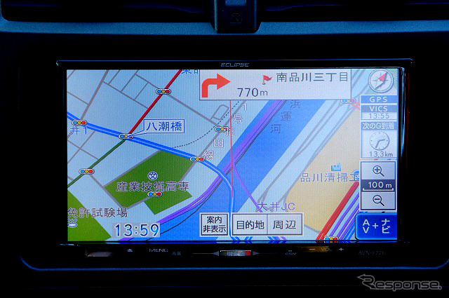 交差点名も大きく表示される。地図はシンプルながら視認性は高い。