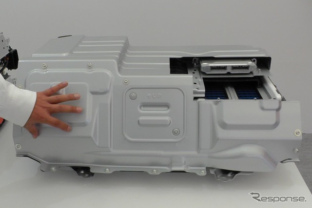 SPORT HYBRID Intelligent Multi Mode Drive Plug-inのバッテリー