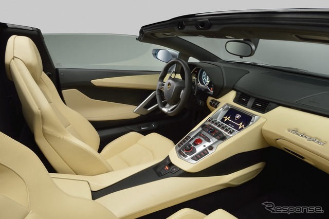 ランボルギーニ アヴェンタドール LP700-4 ロードスター