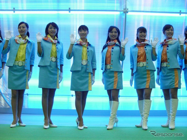 【東京モーターショー04】スバルのラストステージはさわやかに