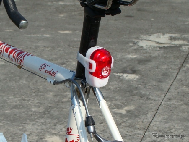 ユニコ・自転車用テールライト「AKSLEN TL-100S」