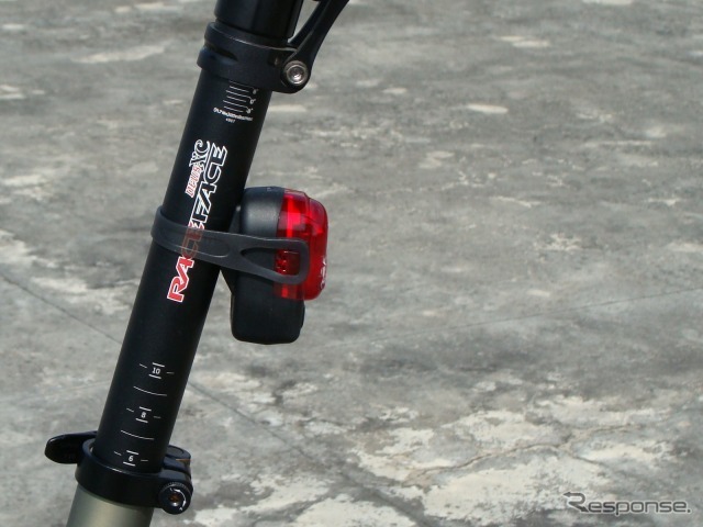 ユニコ・自転車用テールライト「AKSLEN TL-100S」
