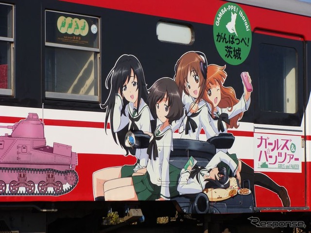 『ガールズ＆パンツァー』仕様のラッピング列車