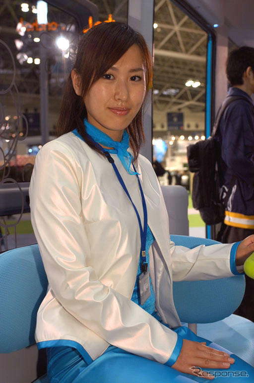 【東京モーターショー04】コンパニオン写真蔵…「見ないでっ!」その2