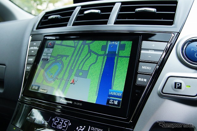 パナソニック『ストラーダLシリーズ』、プリウスα用は8インチサイズだが、車種によっては7インチのラインアップもある。