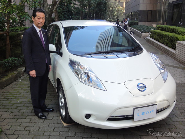 日産リーフと西沢正昭常務執行役員