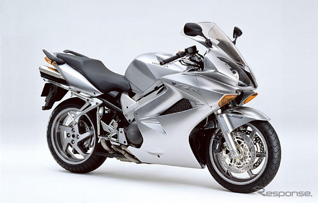 ホンダ VFRに“勝利の赤”を設定