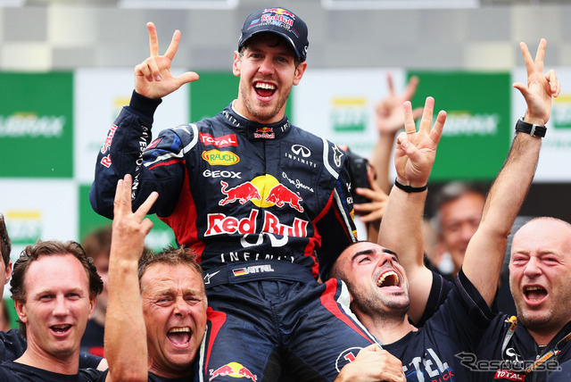 ドライバーズタイトル3連覇を達成したセバスチャン・ベッテル(2012年 ブラジルGP)