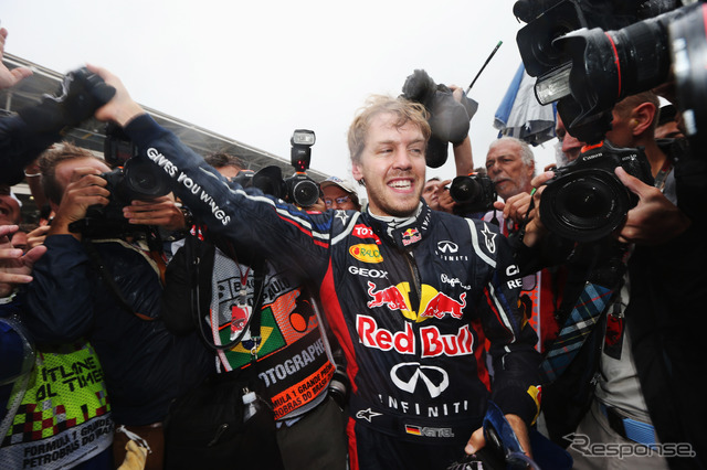 ドライバーズタイトル3連覇を達成したセバスチャン・ベッテル(2012年 ブラジルGP)
