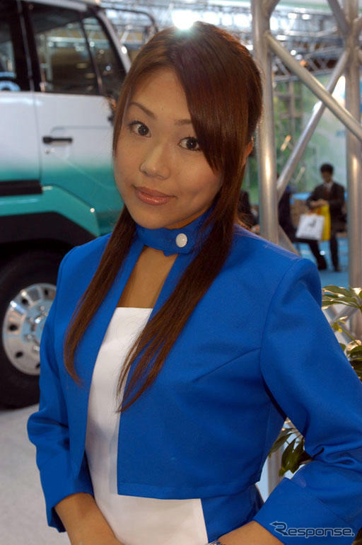 【東京モーターショー04】コンパニオン写真蔵…ちょっと、ちょっと