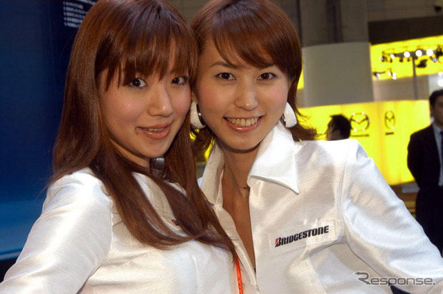 【東京モーターショー04】コンパニオン写真蔵…ちょっと、ちょっと