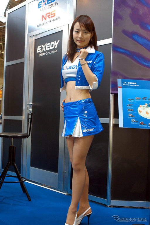 【東京モーターショー04】コンパニオン写真蔵…ちょっと、ちょっと