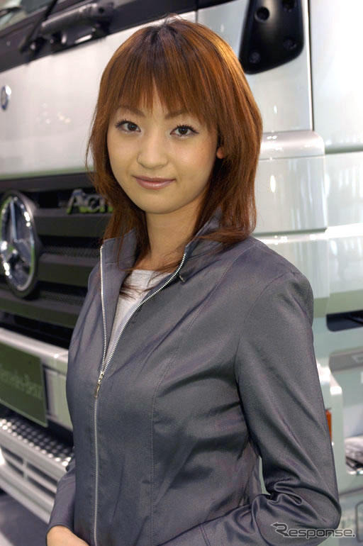 【東京モーターショー04】コンパニオン写真蔵…ちょっと、ちょっと
