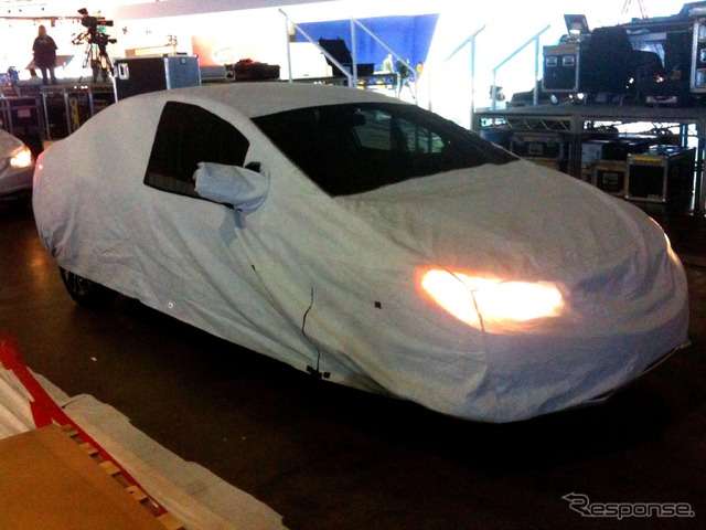 ロサンゼルスモーターショーの公式Facebookで予告されている謎の新型車