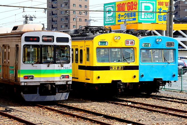 秩父鉄道1000系（右2本）
