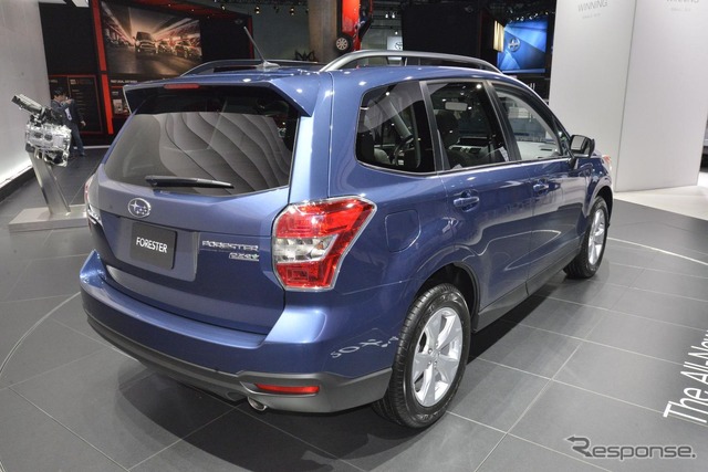 新型スバル フォレスターの北米仕様車(ロサンゼルスモーターショー12)