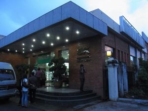 懐かしのミャンマーを行く　（3）　火鍋屋　激変