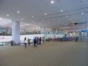 懐かしのミャンマーを行く　（2）　空港でSIMカードを借りる
