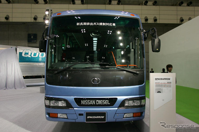 【東京モーターショー04】写真蔵…日産ディーゼル 尿素SCRシステム搭載高速バス
