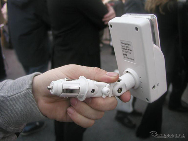 【Macエキスポ04】iPodを車内と車外で使うための製品