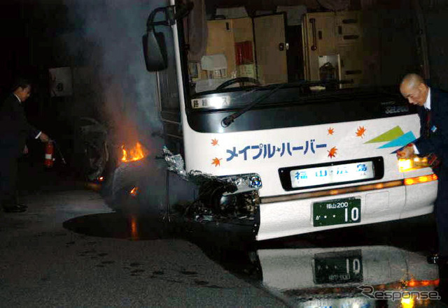 【山陽道夜行高速バス炎上】その2…白煙が炎に