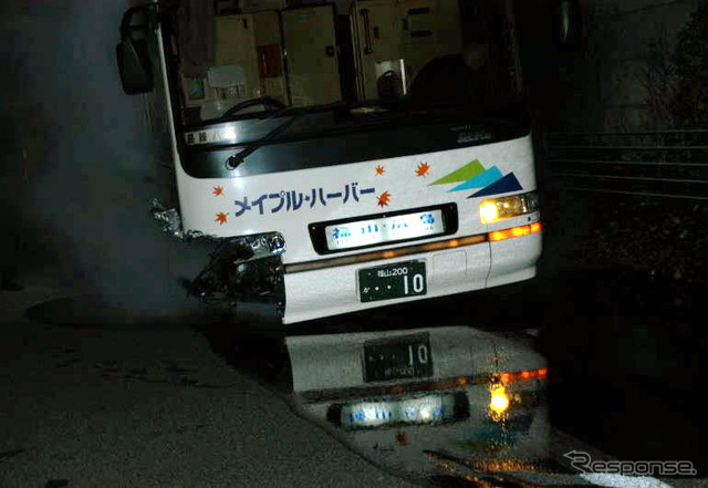 【山陽道夜行高速バス炎上】その4…写真蔵で見る出火から消火まで