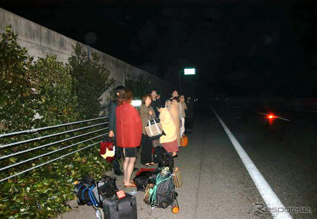【山陽道夜行高速バス炎上】その4…写真蔵で見る出火から消火まで