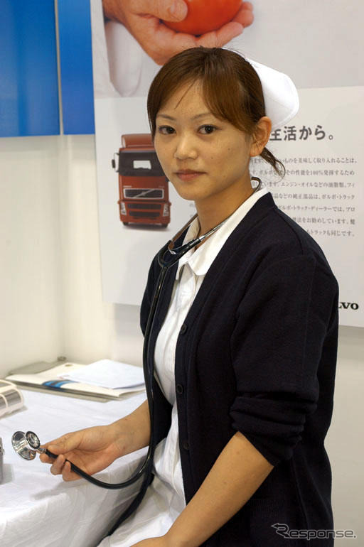 【東京モーターショー04】コンパニオン写真蔵…くあーっ