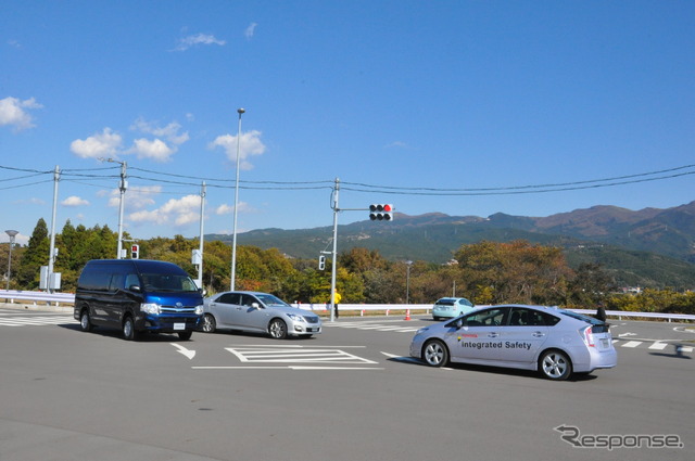 トヨタ東富士研究所内に設けられた高度道路交通システム(ITS)実験場