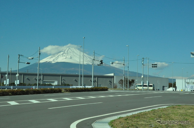 トヨタ東富士研究所内に設けられた高度道路交通システム（ITS）実験場