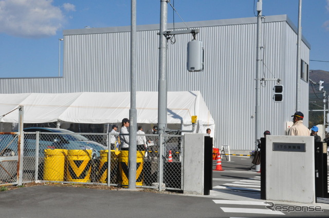 トヨタ東富士研究所内に設けられた高度道路交通システム(ITS)実験場