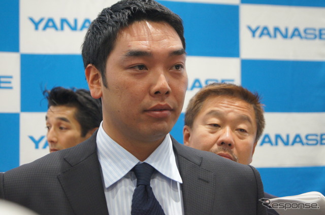 ヤナセ、読売巨人軍阿部慎之助選手に「2012 ヤナセ・ジャイアンツMVP賞」を贈呈