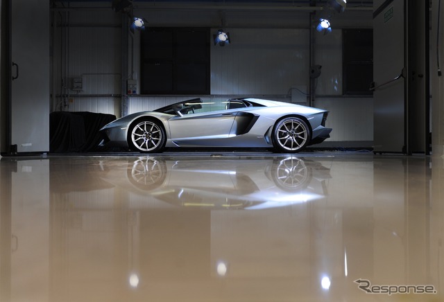 ランボルギーニ アヴェンタドール LP700-4 ロードスター
