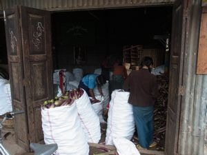 懐かしのミャンマーを行く (20) ニャウンシュエ 屋台の料理を優雅なホテルで