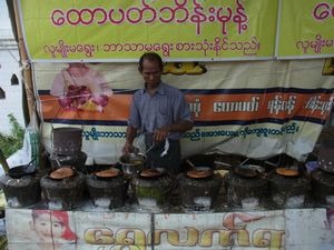 懐かしのミャンマーを行く (20) ニャウンシュエ 屋台の料理を優雅なホテルで