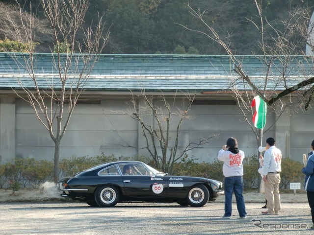 高台寺をスタートするランボルギーニ・400GT